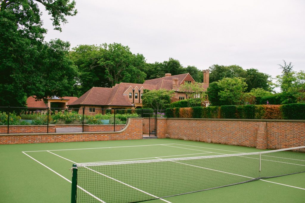 Private house tennis court design