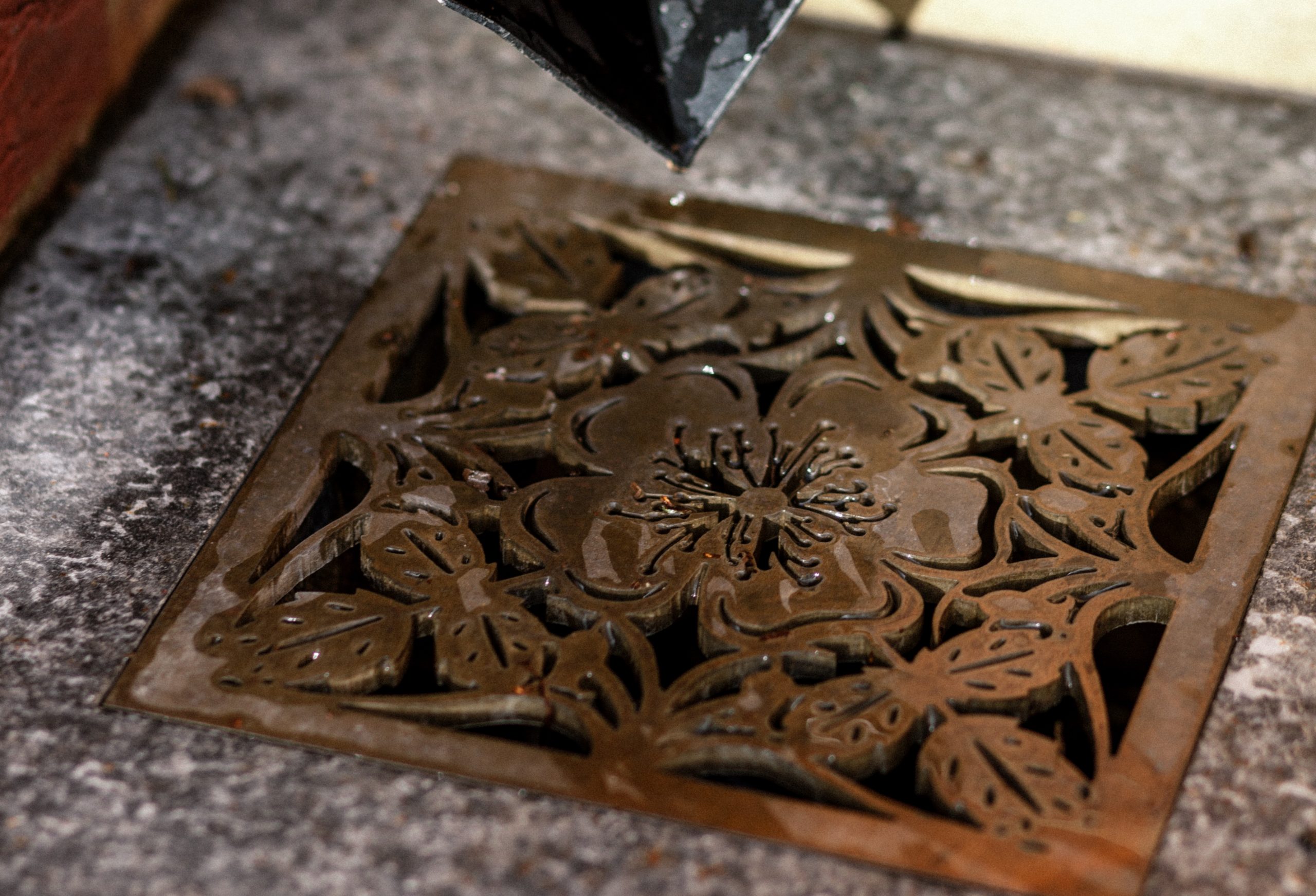 Decorative brass metal plate for garden