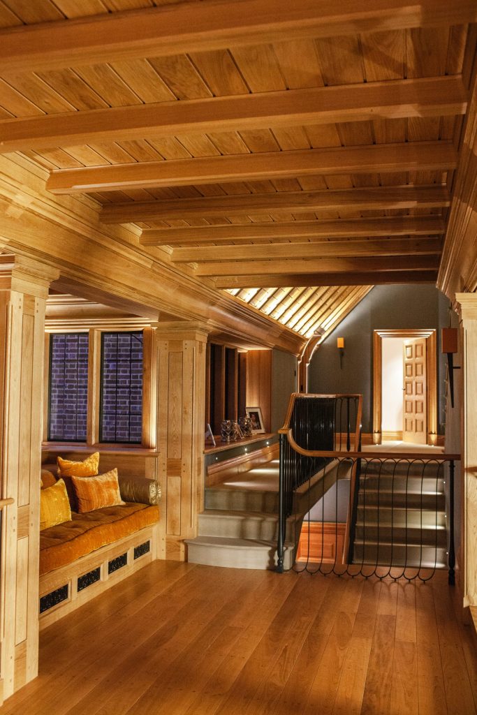 Oak Gallery Hallway and Staircase New country house Architect