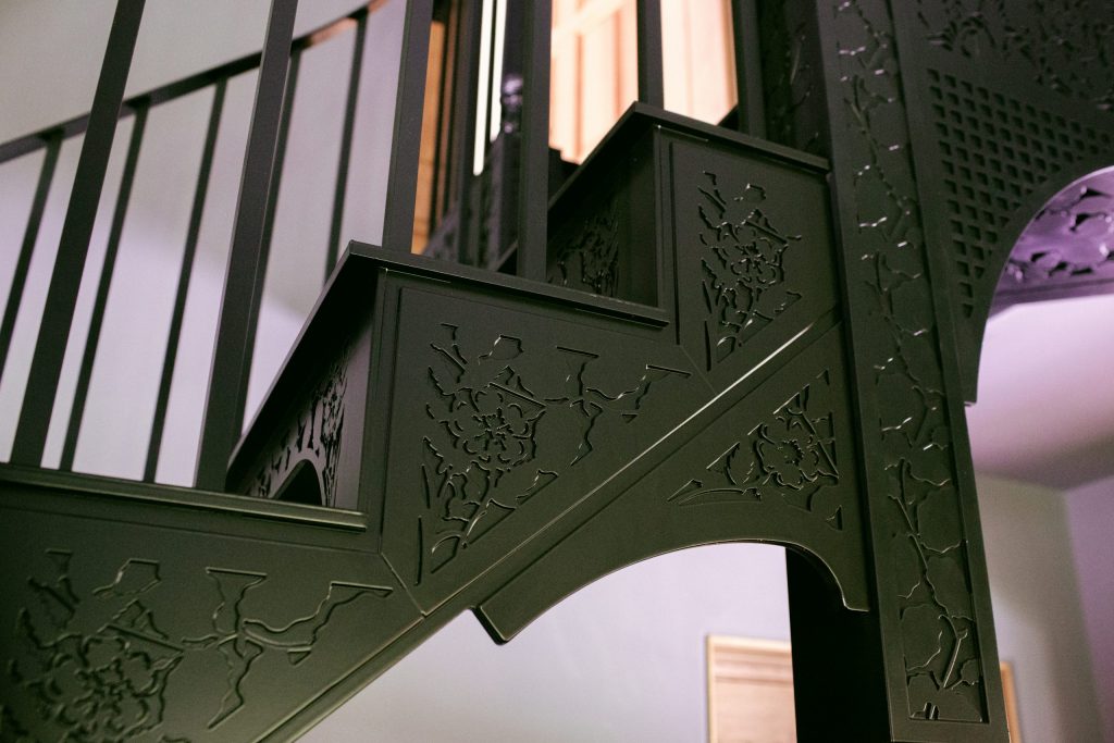 Decorative cut-metal staircase in steel Black metal staircase with leaves and flower design