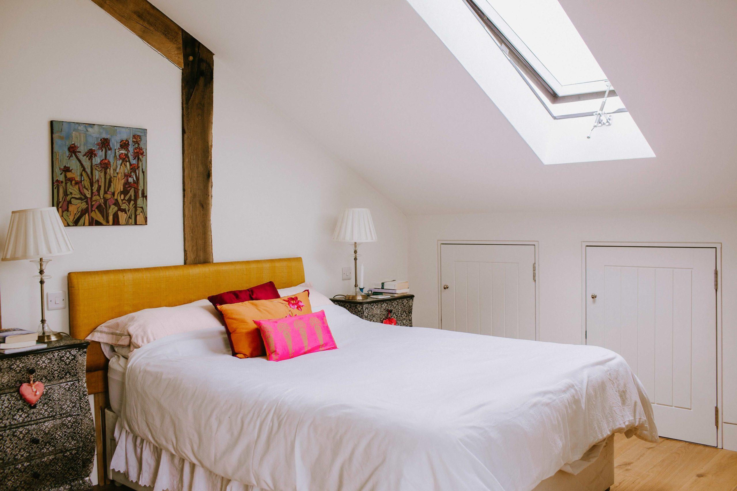 Feature Oak ceiling with octagonal column and truss