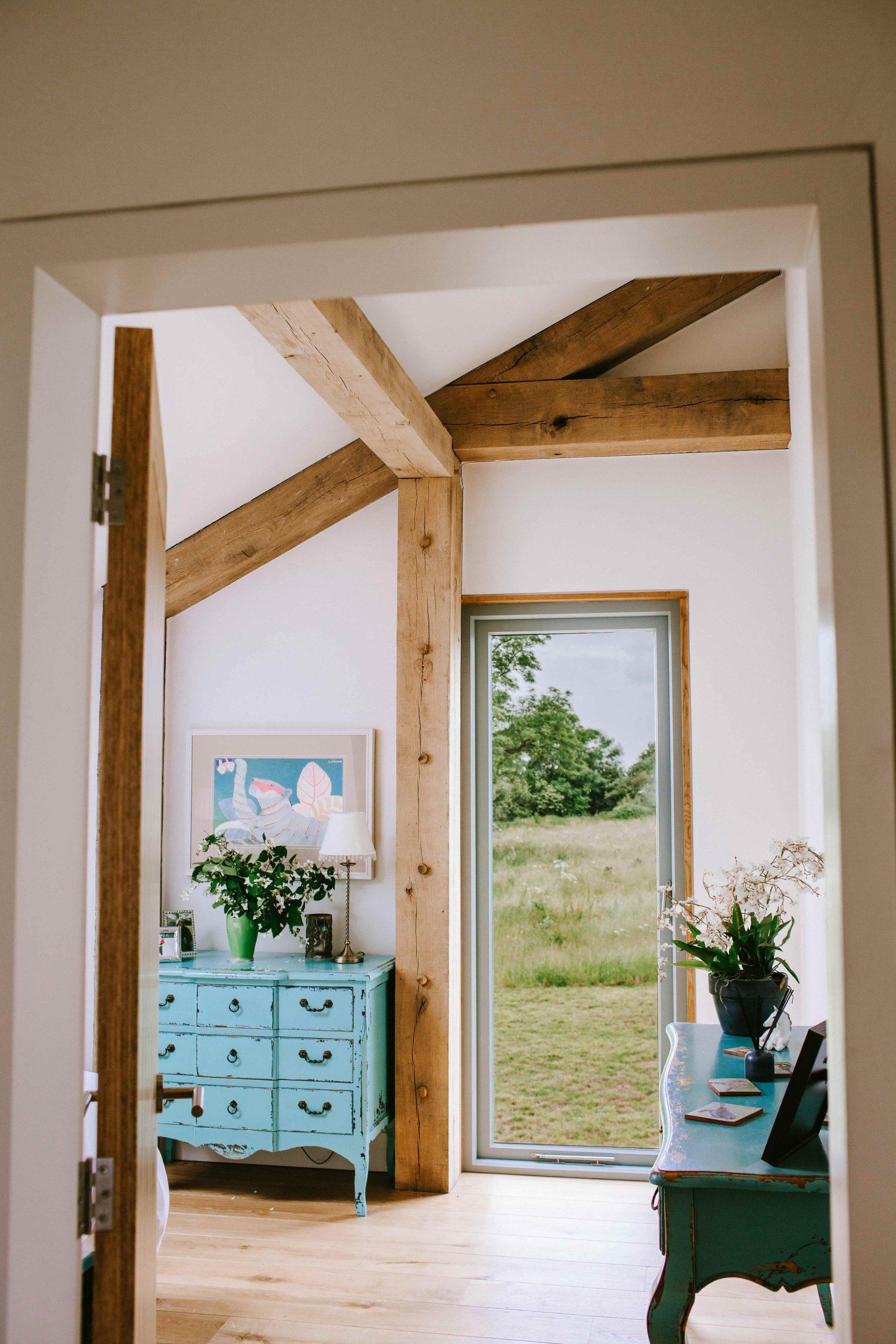 Feature Oak ceiling with octagonal column and truss
